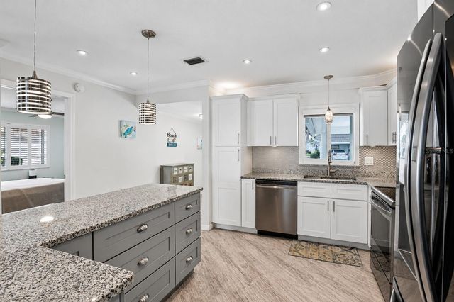 2731 RIVERBLUFF WAY V76, Sarasota, FL 34231