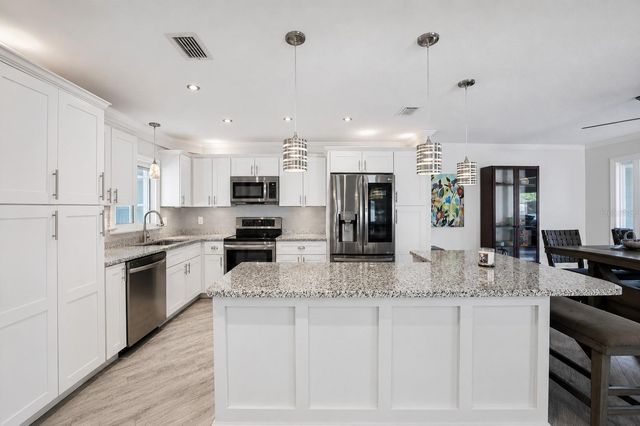 2731 RIVERBLUFF WAY V76, Sarasota, FL 34231