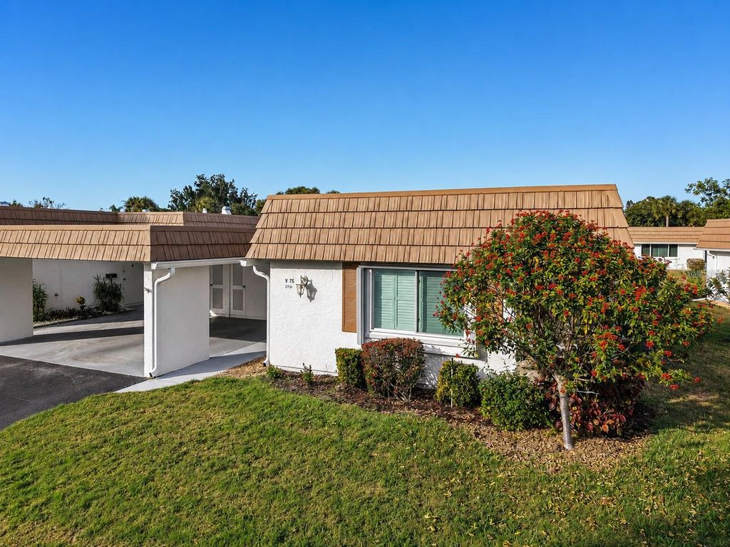 2731 RIVERBLUFF WAY V76, Sarasota, FL 34231