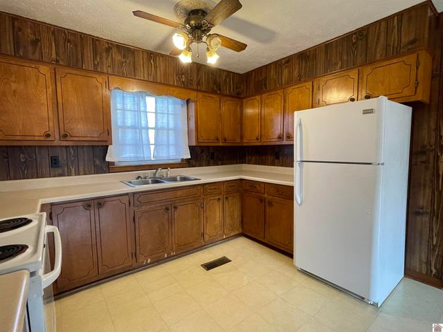 217 Briarfield Lane 11 and 33, Cadiz, KY 42211