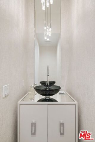 2654 Roscomare Road, Los Angeles, CA 90077