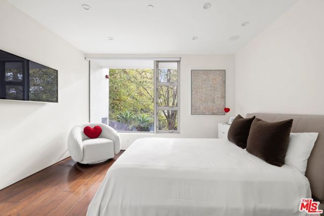 2654 Roscomare Road, Los Angeles, CA 90077