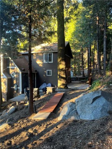 404 Mozumdar, Cedarpines Park, CA 92322