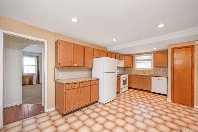 38 Buchanan Avenue, Amityville, NY 11701