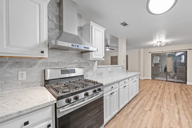 5914 Stirring Winds Lane, Houston, TX 77086