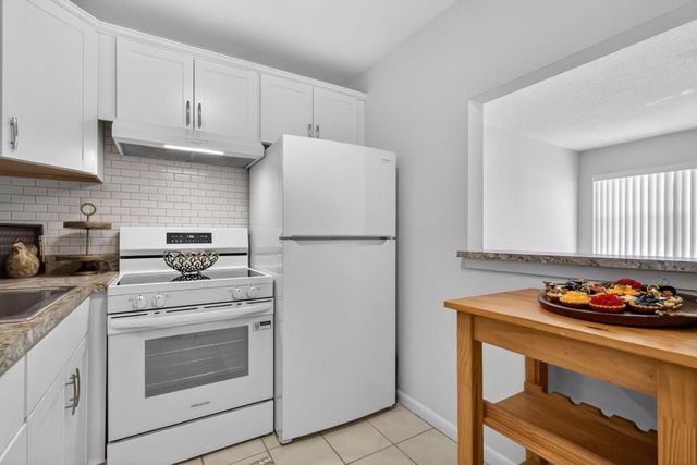 378 Sheffield P, West Palm Beach, FL 33417