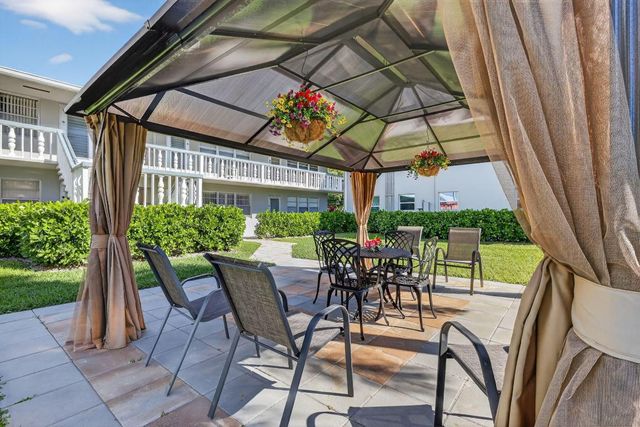 378 Sheffield P, West Palm Beach, FL 33417