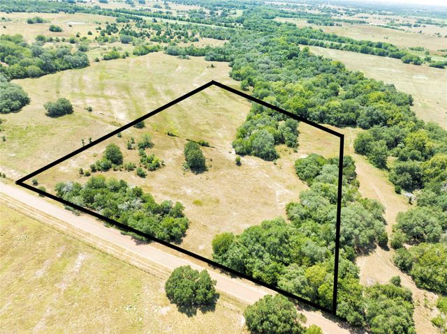 1830 Holub RD, Schulenburg, TX 78956