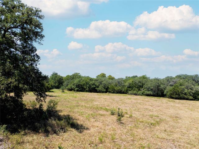 1830 Holub RD, Schulenburg, TX 78956