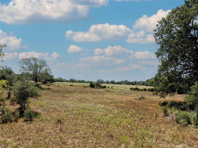 1830 Holub RD, Schulenburg, TX 78956