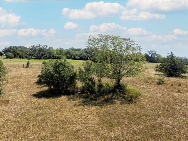 1830 Holub RD, Schulenburg, TX 78956