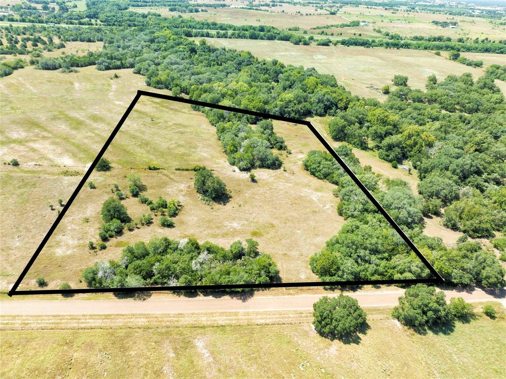 1830 Holub RD, Schulenburg, TX 78956