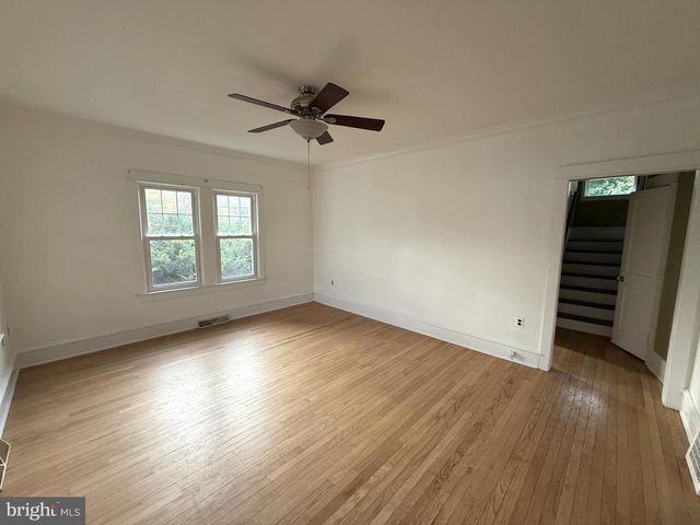 15 COLLEGE AVE, Glassboro, NJ 08028