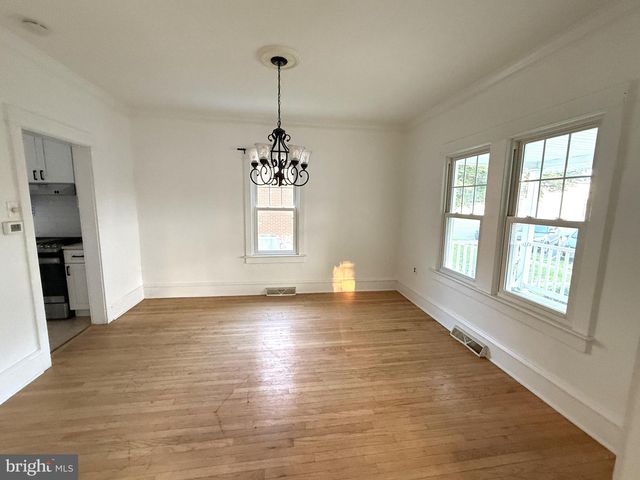 15 COLLEGE AVE, Glassboro, NJ 08028