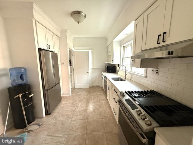15 COLLEGE AVE, Glassboro, NJ 08028