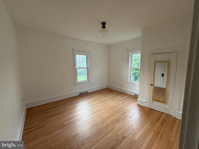 15 COLLEGE AVE, Glassboro, NJ 08028