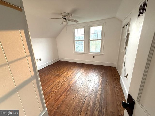 15 COLLEGE AVE, Glassboro, NJ 08028