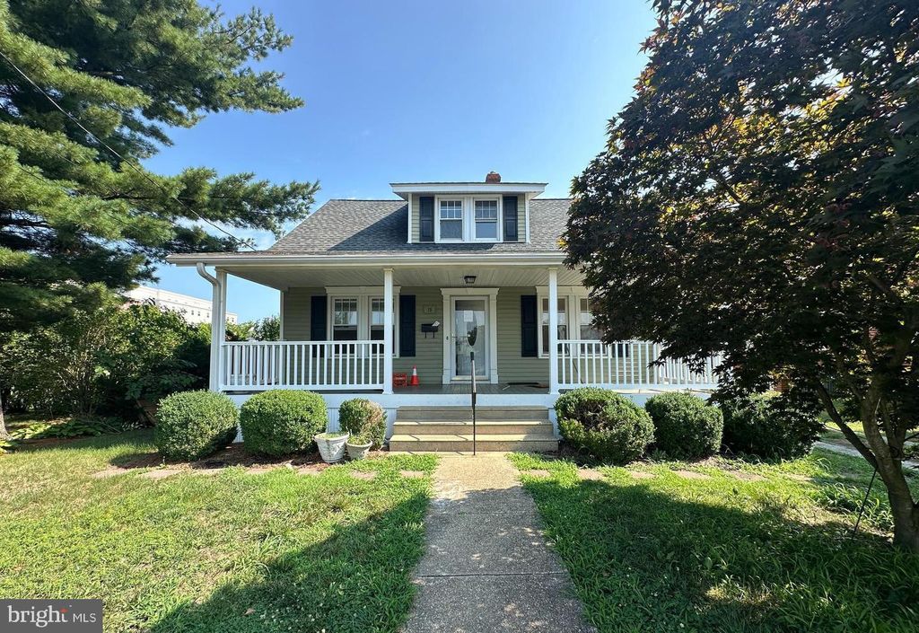 15 COLLEGE AVE, Glassboro, NJ 08028