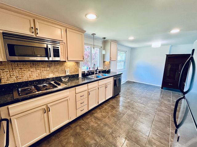 486 Highview Ave, Somerset, MA 02726
