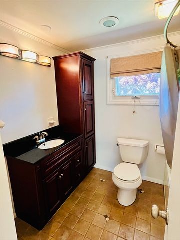 486 Highview Ave, Somerset, MA 02726
