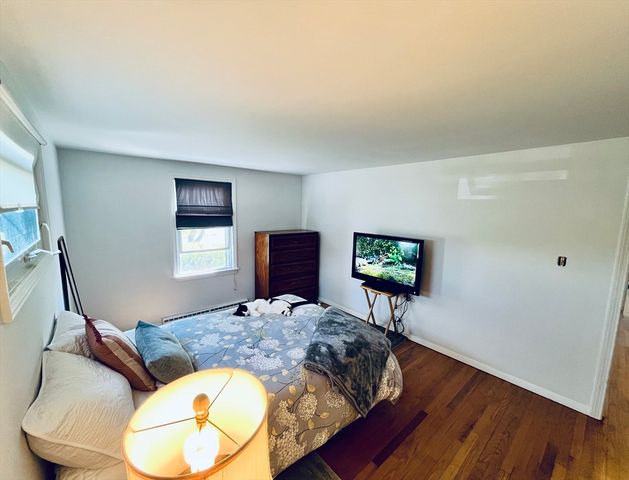 486 Highview Ave, Somerset, MA 02726