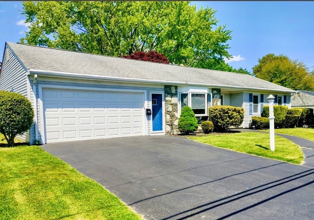 486 Highview Ave, Somerset, MA 02726