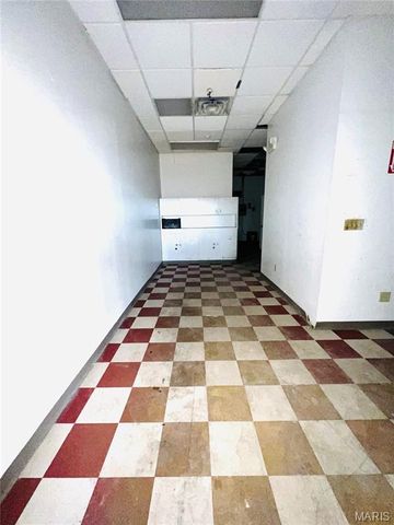 8972 Jennings Station Rd, Jennings, MO 63136