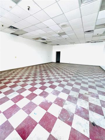 8972 Jennings Station Rd, Jennings, MO 63136