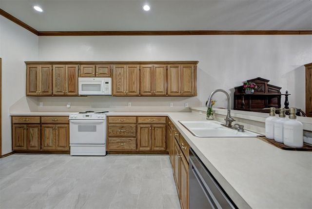 2416 Glenrock, Edmond, OK 73012