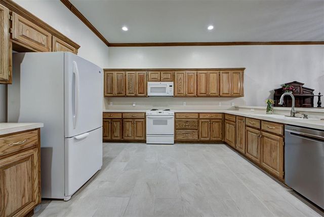 2416 Glenrock, Edmond, OK 73012
