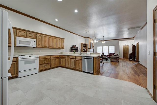2416 Glenrock, Edmond, OK 73012
