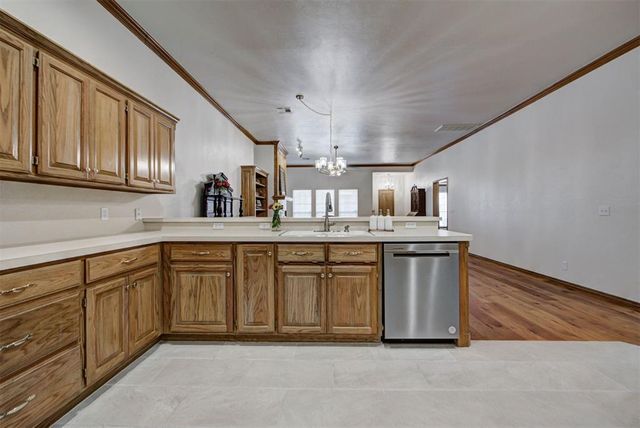 2416 Glenrock, Edmond, OK 73012