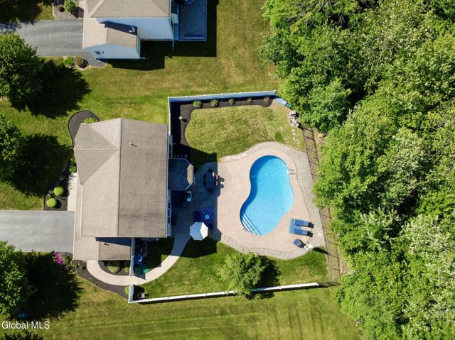 56 Chatsworth Way, Clifton Park, NY 12065