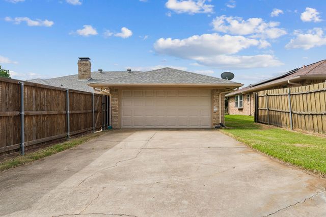1949 Chesham Drive, Carrollton, TX 75007