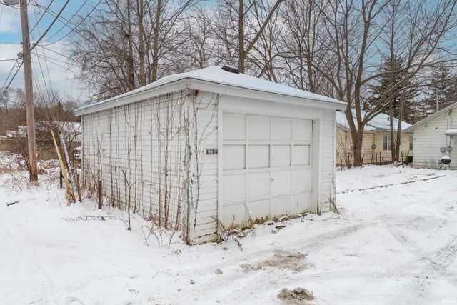 1912 Kendall Street, South Bend, IN 46613