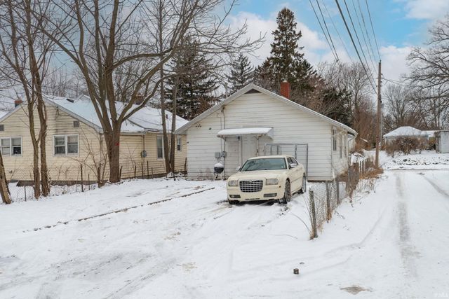 1912 Kendall Street, South Bend, IN 46613