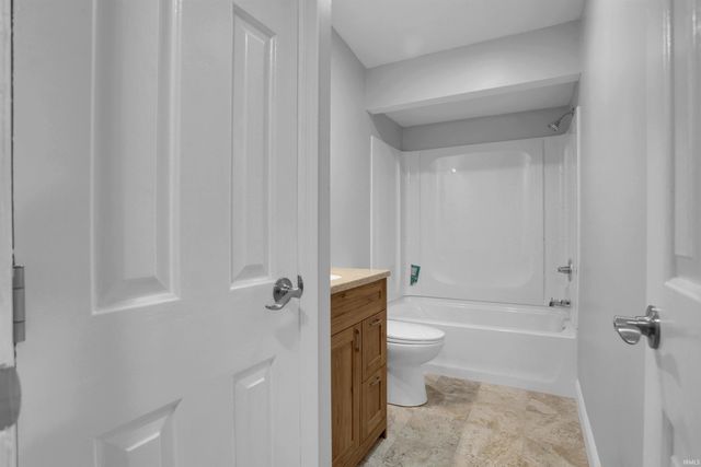 5833 Lenbeck Road, Newburgh, IN 47630