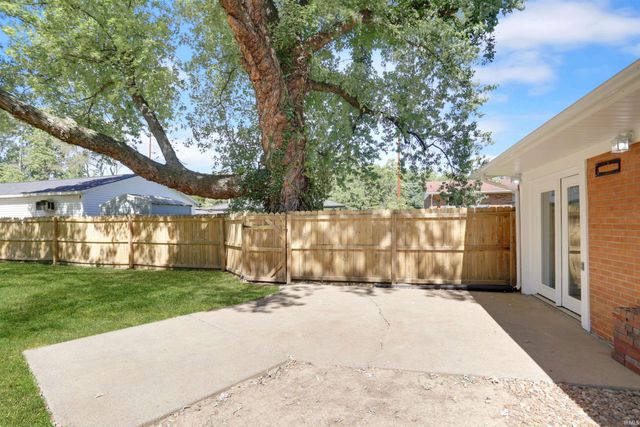 5833 Lenbeck Road, Newburgh, IN 47630