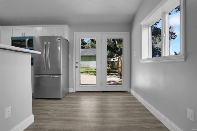 5833 Lenbeck Road, Newburgh, IN 47630