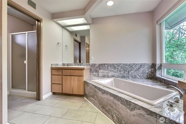 19749 53rd Avenue NE, Lake Forest Park, WA 98155