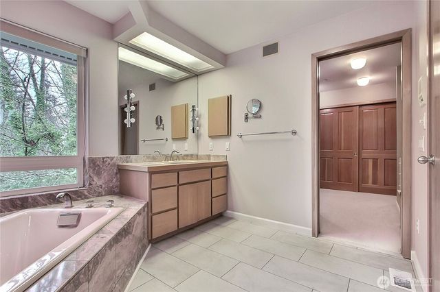 19749 53rd Avenue NE, Lake Forest Park, WA 98155