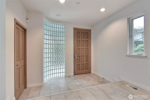 19749 53rd Avenue NE, Lake Forest Park, WA 98155