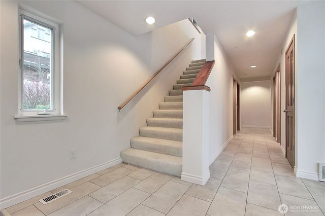 19749 53rd Avenue NE, Lake Forest Park, WA 98155