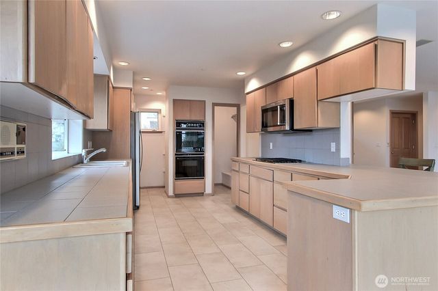 19749 53rd Avenue NE, Lake Forest Park, WA 98155