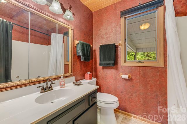 38 Bee Tree Lane, Mars Hill, NC 28754