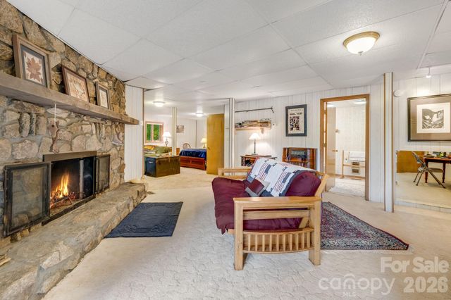 38 Bee Tree Lane, Mars Hill, NC 28754