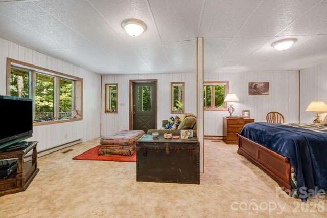 38 Bee Tree Lane, Mars Hill, NC 28754