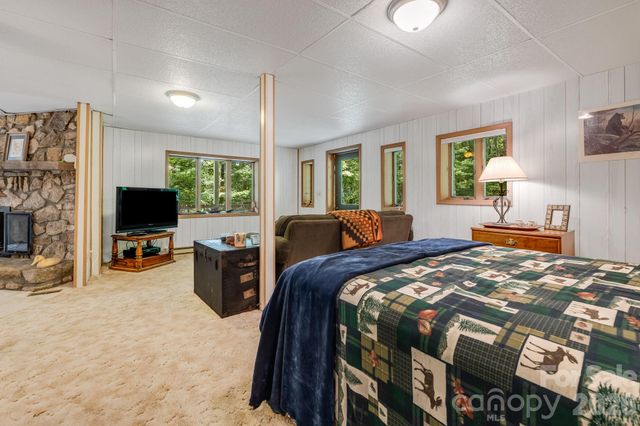 38 Bee Tree Lane, Mars Hill, NC 28754