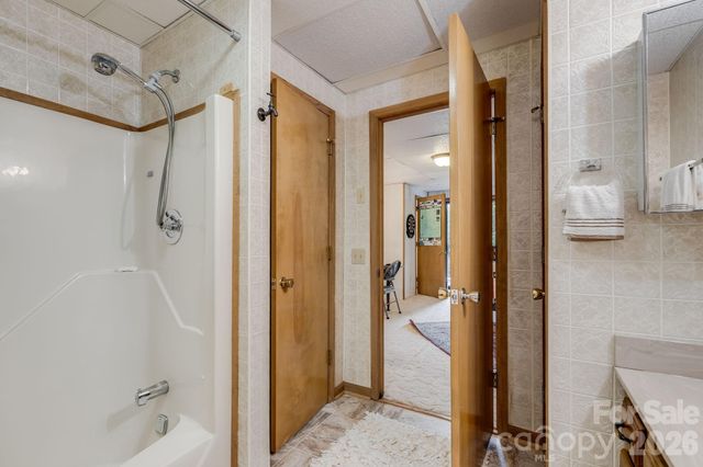 38 Bee Tree Lane, Mars Hill, NC 28754