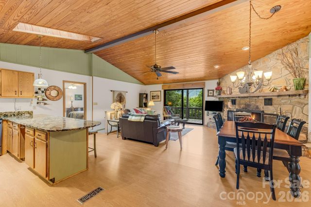 38 Bee Tree Lane, Mars Hill, NC 28754